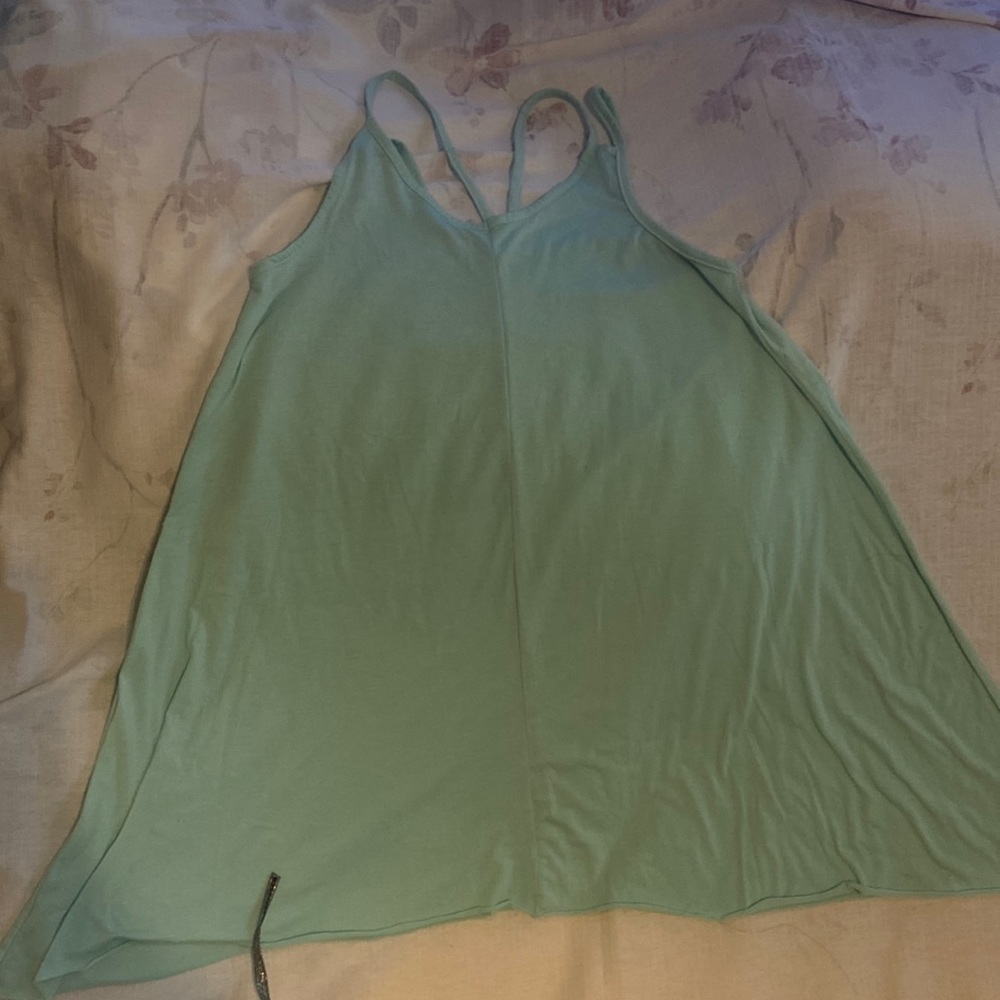 DEAL DEAL …Women’s bathing suit 👙 plus 1 top with 4 bottoms and a cover up. - Picture 2 of 11